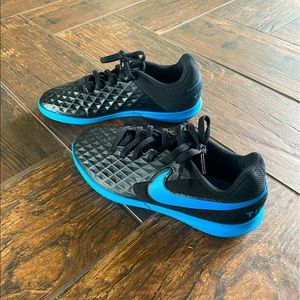 Youth Nike Tiempo Indoor Soccer Shoe